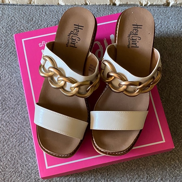 Hey Girl by Corkys Shoes - Cream and Gold Chain Sandals